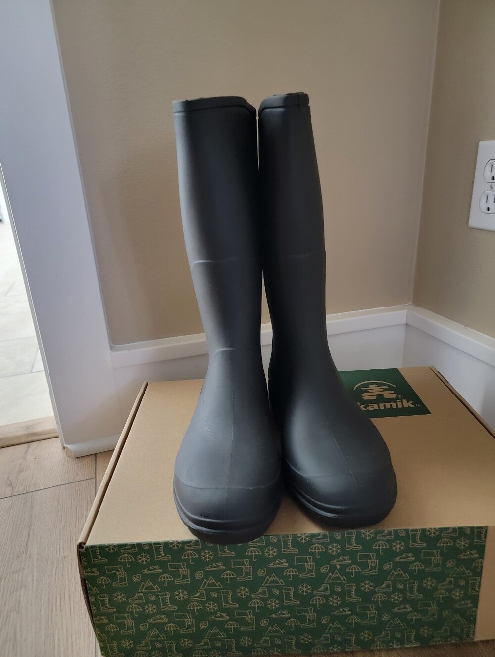 NWOT Sz. 9 KAMIK Miranda Tall Black Rubber Rain Boots